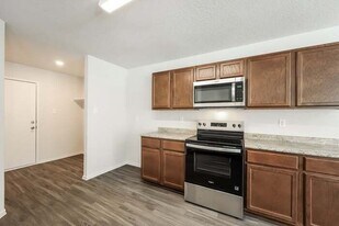 2718 Majestic Dr in San Antonio, TX - Building Photo