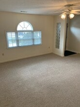 5 Mruck St, Unit Eastview in Throop, PA - Foto de edificio - Building Photo