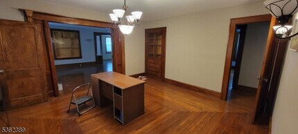 708 NJ-57 in Greenwich Township, NJ - Foto de edificio - Building Photo