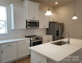 1057 McAlway Rd in Charlotte, NC - Building Photo - Building Photo
