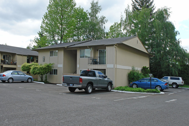 Menlo Park Apartments in Portland, OR - Building Photo - Building Photo