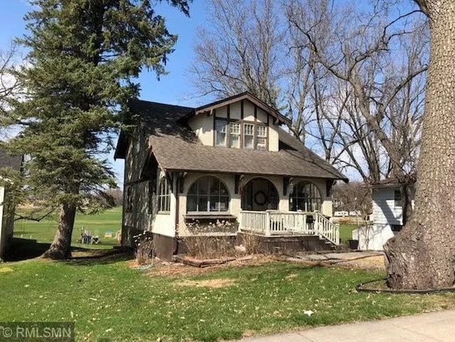 property at 615 4th Ave NE