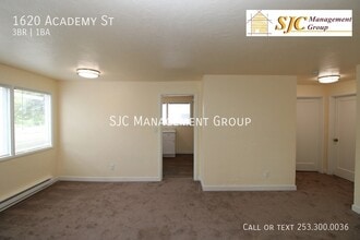 1620 Academy St in Sumner, WA - Building Photo - Building Photo