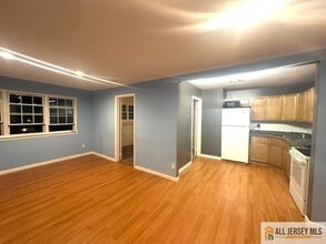 3 College Dr in Edison, NJ - Building Photo - Building Photo