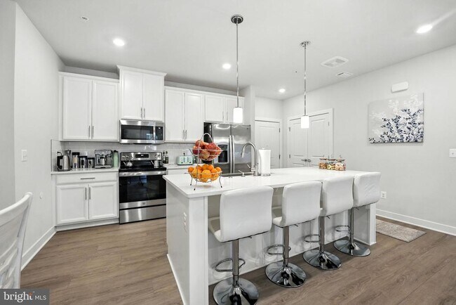12865 Mosaic Pk Wy in Herndon, VA - Building Photo - Building Photo