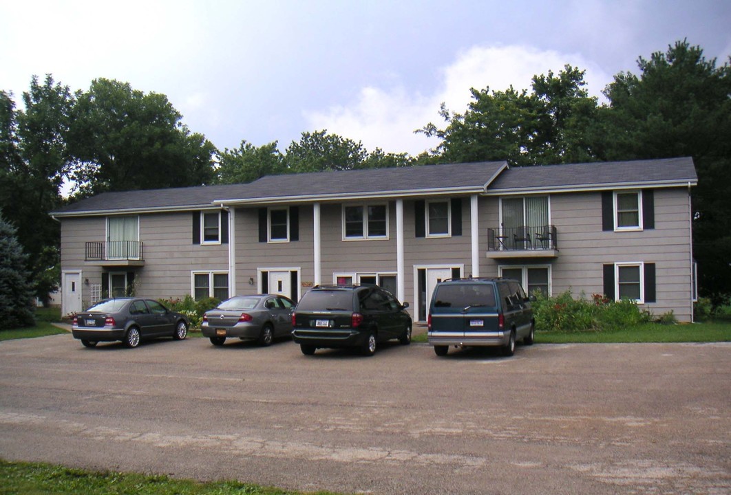 1106 Jennifer St in Washington, IL - Foto de edificio