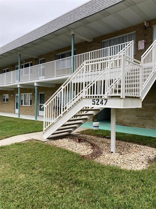 5247 81st St N in St. Petersburg, FL - Building Photo