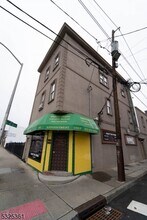 331 Straight St, Unit 3 in Paterson, NJ - Building Photo - Building Photo