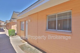 1702 W Vogel Ave in Phoenix, AZ - Foto de edificio - Building Photo