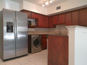 2400 Franciscan Dr in Clearwater, FL - Building Photo - Building Photo