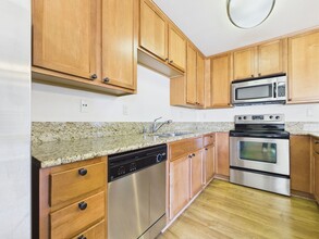 300 Glenwood Cir in Monterey, CA - Building Photo - Building Photo