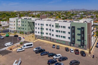 Phoenix Scholar House in Phoenix, AZ - Foto de edificio - Building Photo