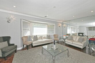 2 Cherrywood Ln in Port Washington, NY - Building Photo - Building Photo