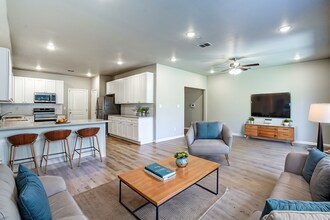 1029 E Golden Ln in Burleson, TX - Building Photo - Building Photo