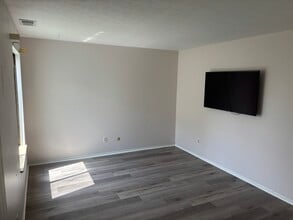 250 Deepwood Dr in Wadsworth, OH - Building Photo - Building Photo