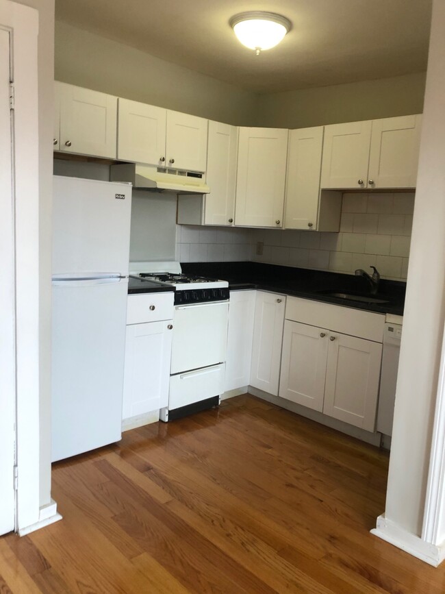 160 Endicott St, Unit 2 BED 1 BATH VERY CLEANNN