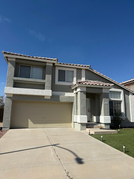 11056 W Lane Ave in Glendale, AZ - Foto de edificio