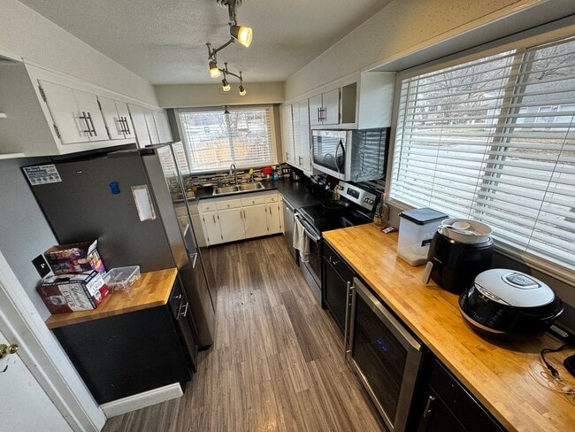 800 Bertrand St in Manhattan, KS - Building Photo - Building Photo