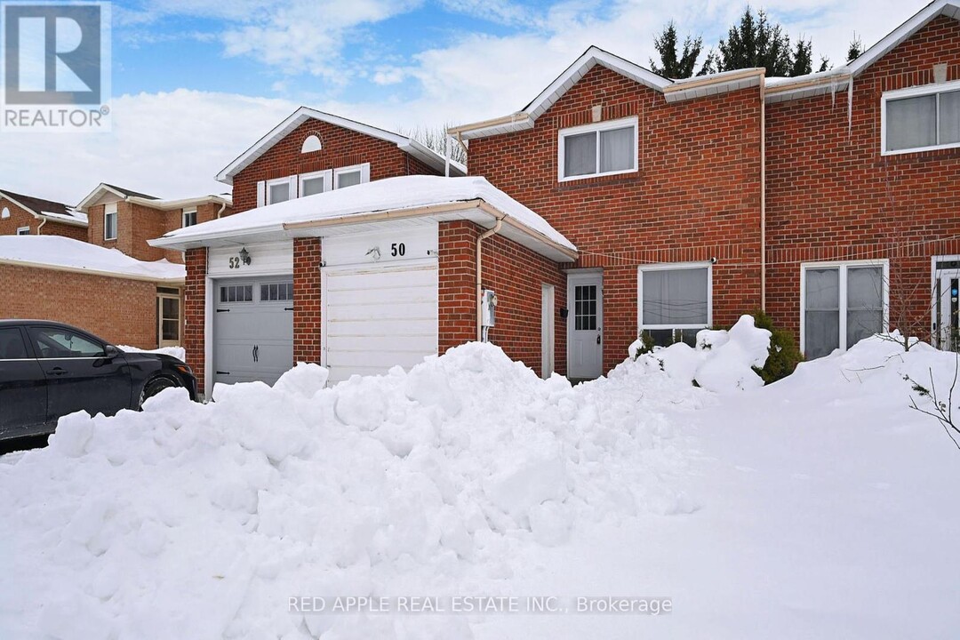 50 Whitehaven Dr in Brampton, ON - Building Photo