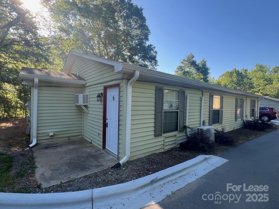 374 Water St in Mooresville, NC - Building Photo