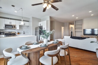 2214 W Barry Ave in Chicago, IL - Building Photo - Building Photo