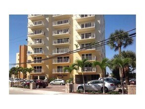 95 N Birch Rd, Unit 303 in Fort Lauderdale, FL - Foto de edificio - Building Photo