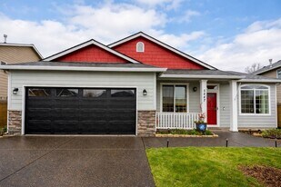 5447 N St in Washougal, WA - Building Photo