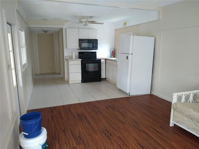 205 52nd Ave Dr W in Bradenton, FL - Foto de edificio - Building Photo