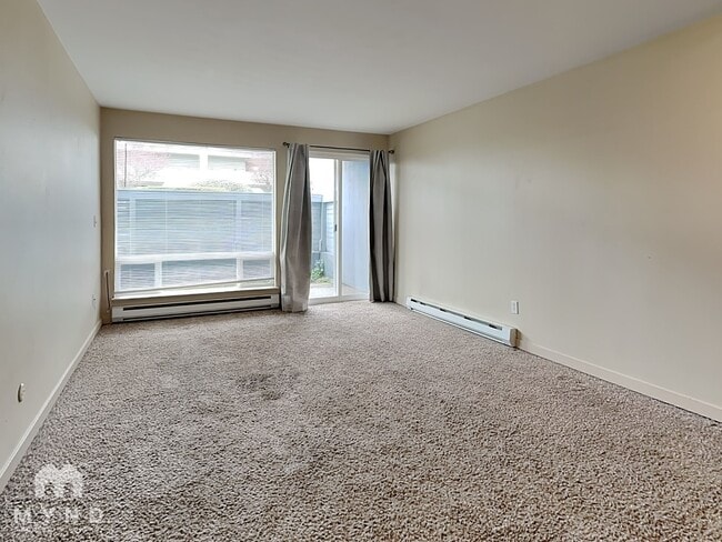 22612 6th Ave S, Unit 1 in Des Moines, WA - Foto de edificio - Building Photo