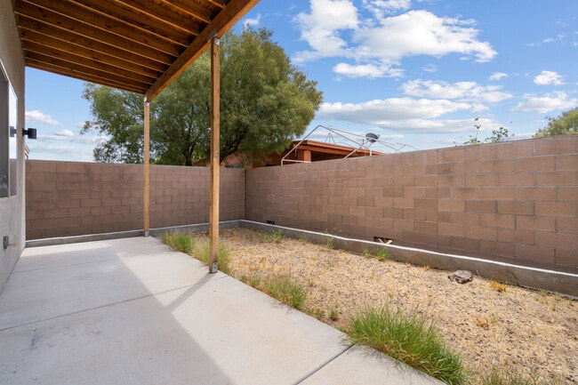 156 E Stone Ct in Tucson, AZ - Building Photo - Building Photo