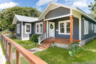 803 Burleson St in San Antonio, TX - Building Photo - Building Photo