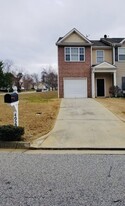 4925 Sierra Way, Unit Room 3 in Atlanta, GA - Building Photo