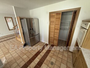 500 Oakwood Pl NE in Albuquerque, NM - Building Photo - Building Photo