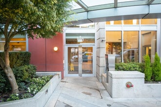 Coopers Pointe in Vancouver, BC - Building Photo - Building Photo