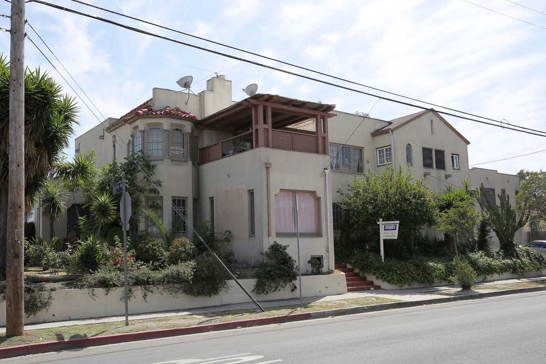 341 N Serrano Ave in Los Angeles, CA - Building Photo