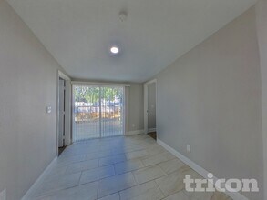 355 43rd Ave N in St. Petersburg, FL - Building Photo - Building Photo