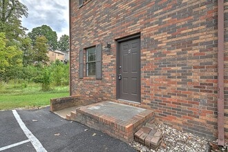 182 Hart Rd in Elizabethton, TN - Building Photo - Building Photo