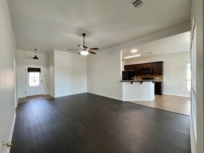 15452 Oakstone Dr in Prairieville, LA - Building Photo - Building Photo