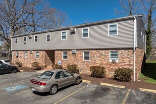 Henry Clay Apartments in Ashland, VA - Building Photo