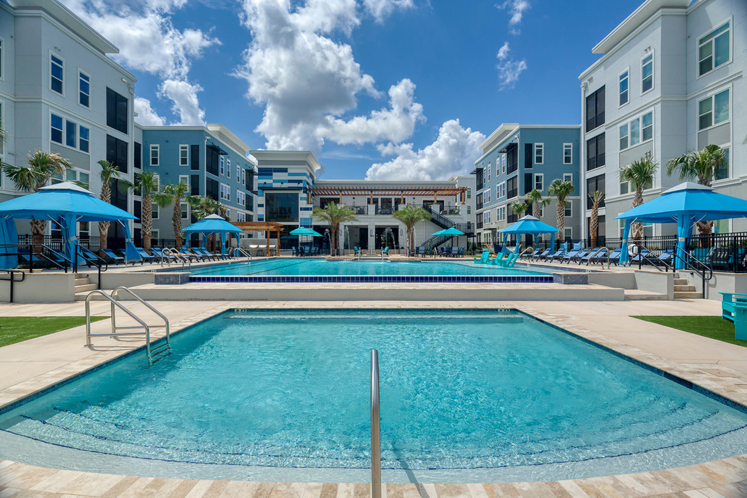 Ciel Luxury Apartments in Jacksonville, FL - Building Photo