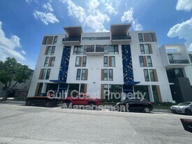 Zahrada 2- An enclave in Downtown Sarasota in Sarasota, FL - Building Photo