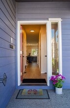 17610 SW Falling Leaf Ct in Beaverton, OR - Building Photo - Building Photo