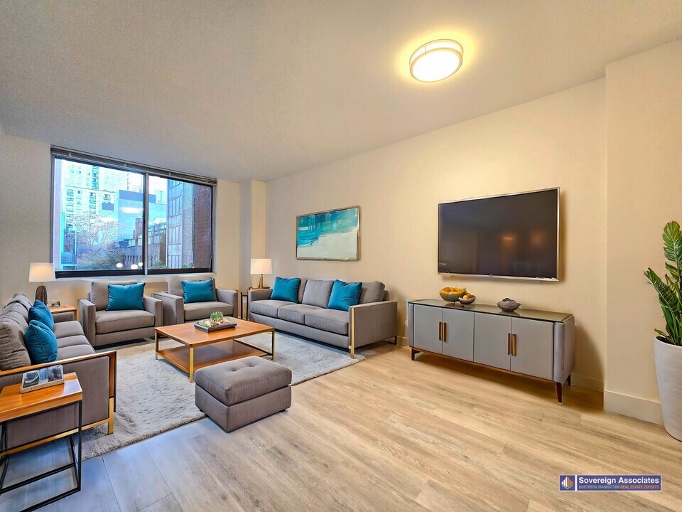 1735 York Ave in New York, NY - Building Photo