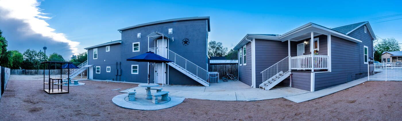 319 S Olive St in San Antonio, TX - Building Photo