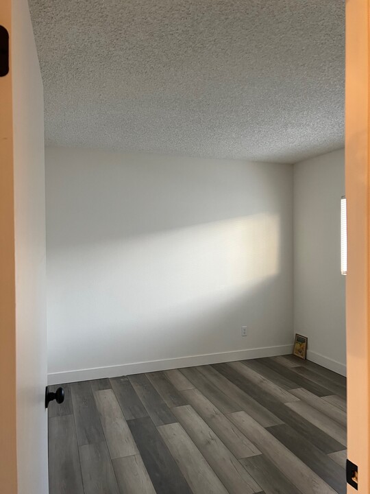 155 Lassen Pl, Unit B in Ontario, CA - Building Photo