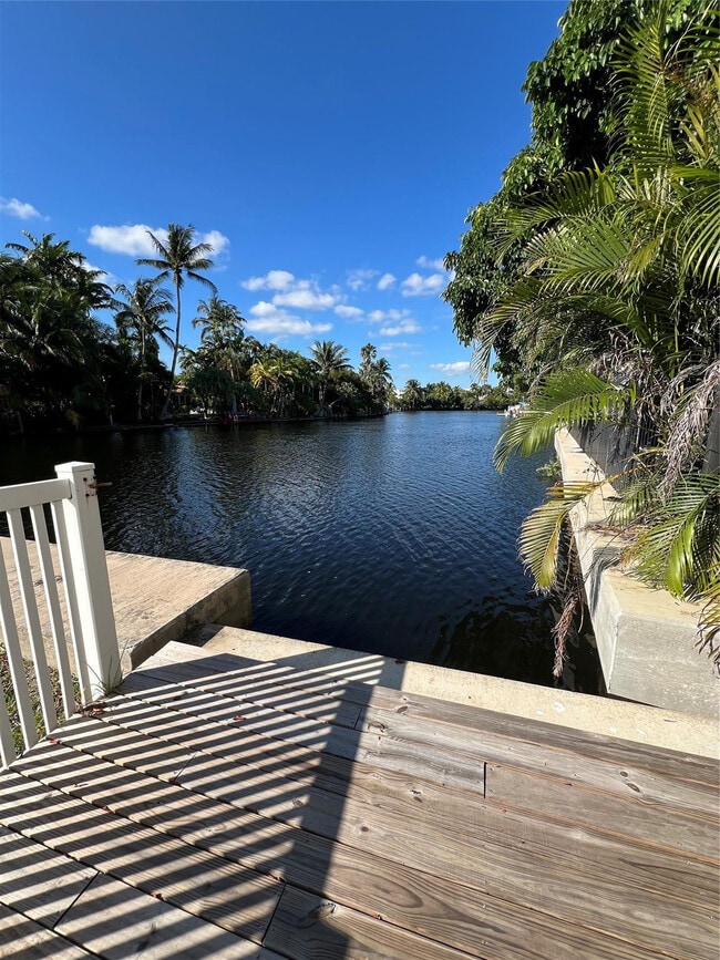 property at 1814 E Oakland Park Blvd