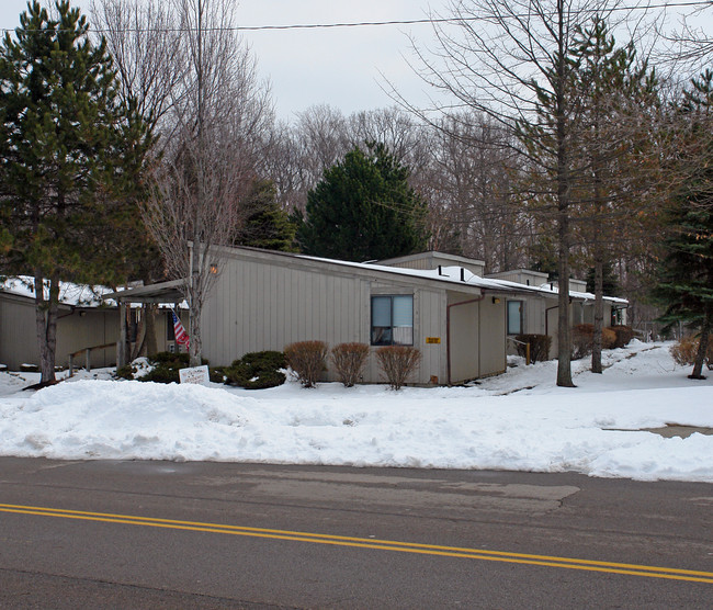 Devon Glen Apartments in Springfield, OH - Building Photo - Building Photo