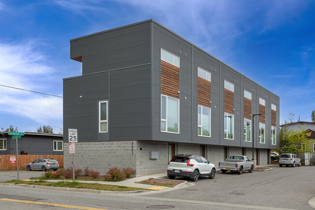 2802 Turnagain St in Anchorage, AK - Foto de edificio - Building Photo