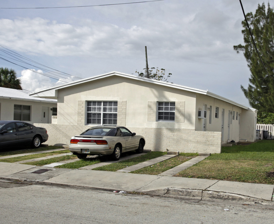 930-940 SW 4th Ave in Miami, FL - Building Photo