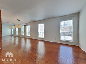 355 N Post Oak Ln in Houston, TX - Building Photo - Building Photo